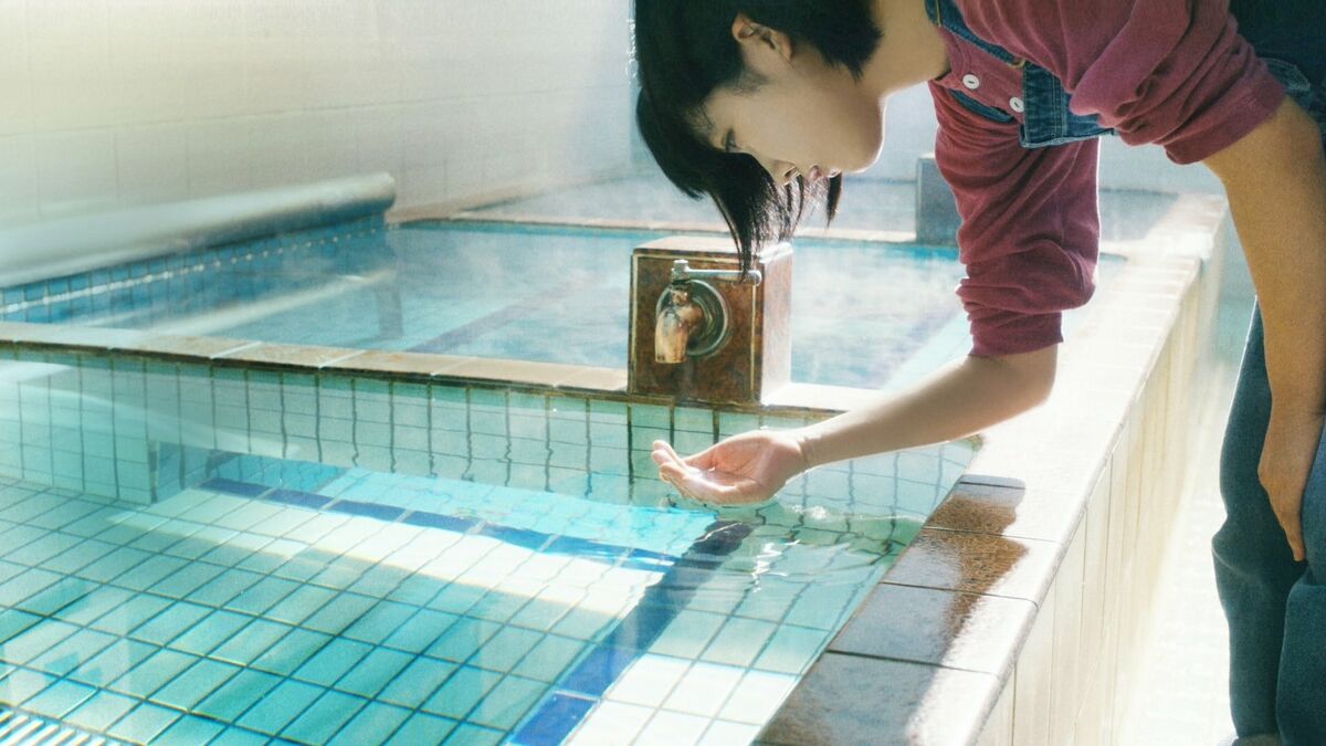 Featured image for Mio on the Shore (2019) by Ryutaro Nakagawa